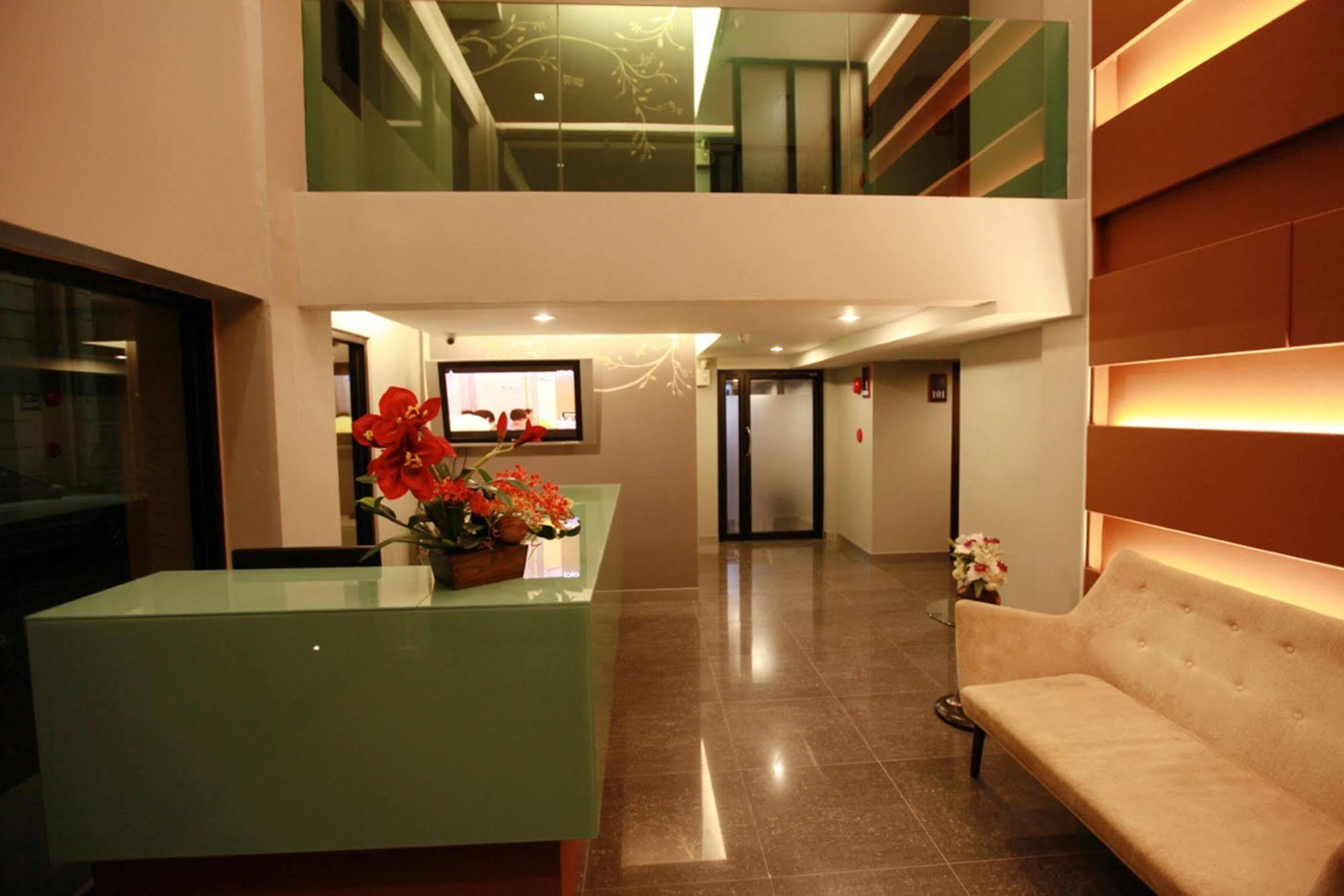 The Bangkok Major Suite Екстер'єр фото